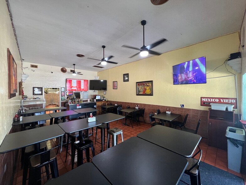 More Photos Of 226 Main St, Vista Storefront For Lease