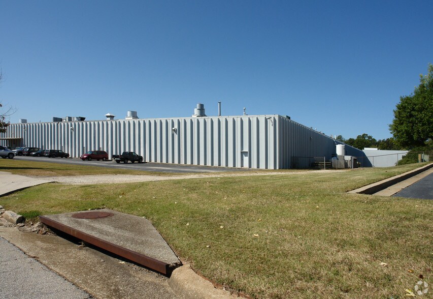 More Photos Of 5224 Snapfinger Woods Dr, Decatur Manufacturing For Lease