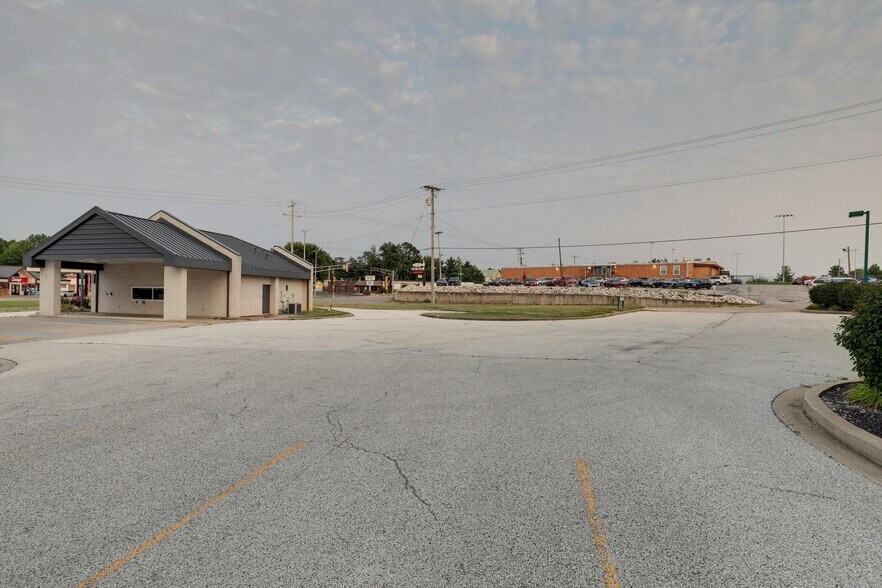More Photos Of 101 N 36th St, Quincy General Retail For Lease