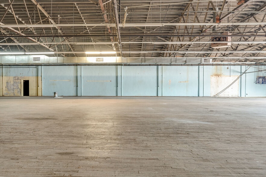 More Photos Of 106 E Market St, Lebanon Warehouse For Sale