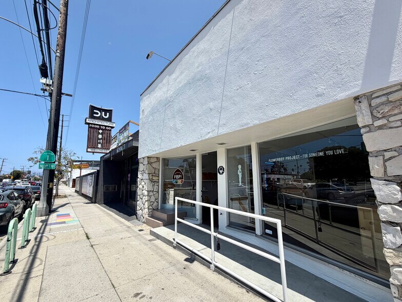 More Photos Of 816 Lincoln Blvd, Venice Storefront For Lease