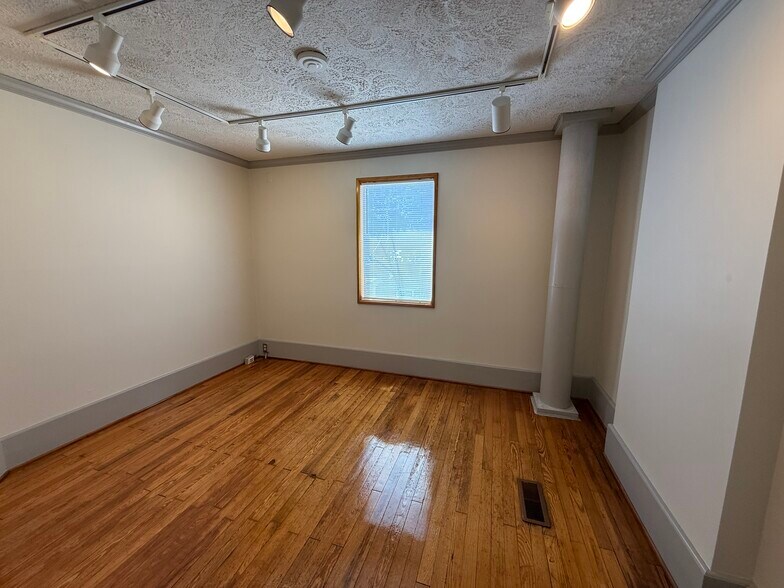 More Photos Of 3447 W Cary St, Richmond Office For Lease