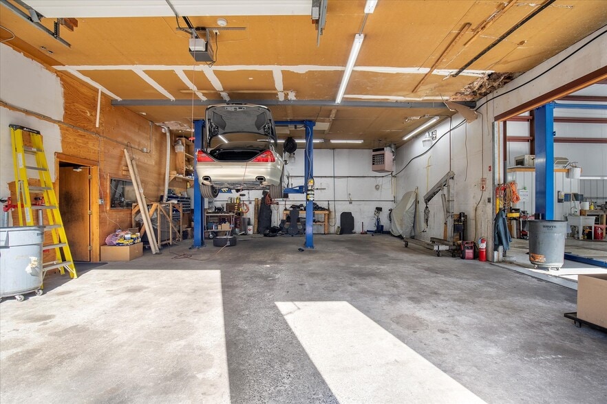 More Photos Of 7 Colonel Dr, Bourne Auto Repair For Sale