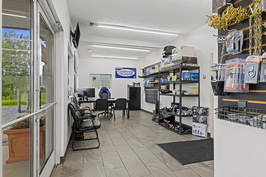 More Photos Of 981 Blue Star Dr, Traverse City Auto Repair For Sale