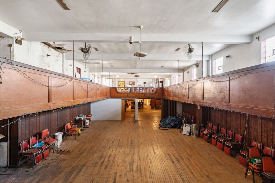 More Photos Of 1098 Duss Ave, Ambridge Restaurant For Sale