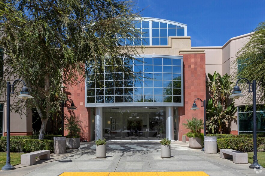 More Photos Of 9100 Ming Ave, Bakersfield Office For Lease