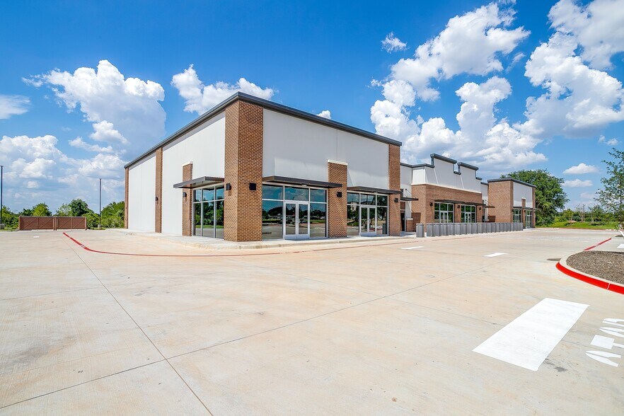 More Photos Of 4004 E US Highway 377, Granbury Freestanding For Lease