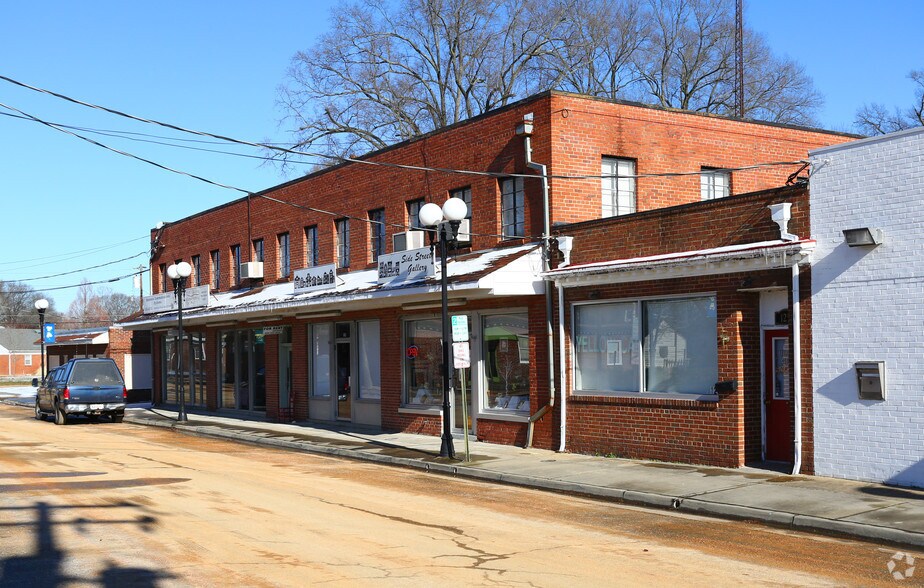 More Photos Of 127-135 Pickwick Ave, Colonial Heights Storefront Retail Residential For Sale
