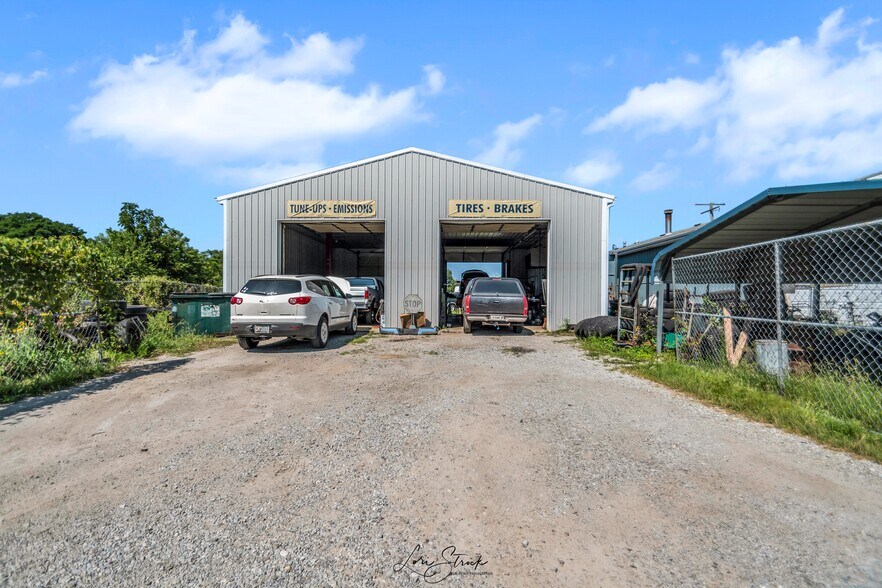 More Photos Of 300 Railroad Ave, Wheeler Auto Repair For Sale