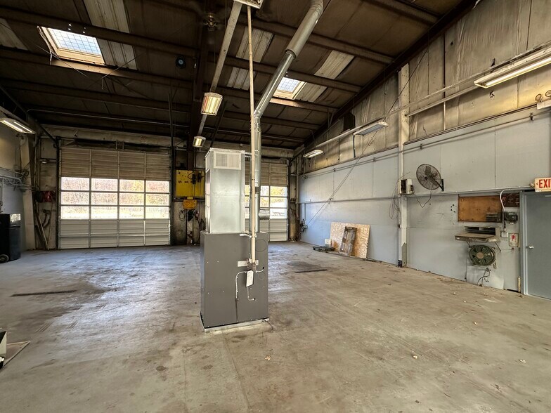 More Photos Of 8271 Brock Bridge Rd, Laurel Warehouse For Sale