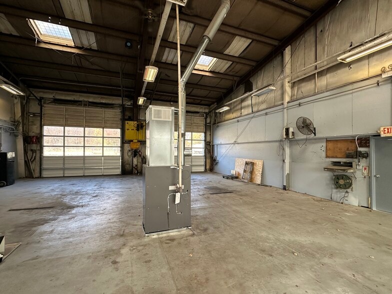 More Photos Of 8271 Brock Bridge Rd, Laurel Warehouse For Sale