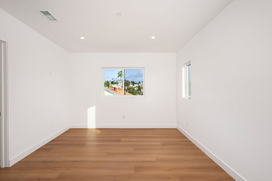 More Photos Of 726 Robinson St, Los Angeles Apartments For Sale