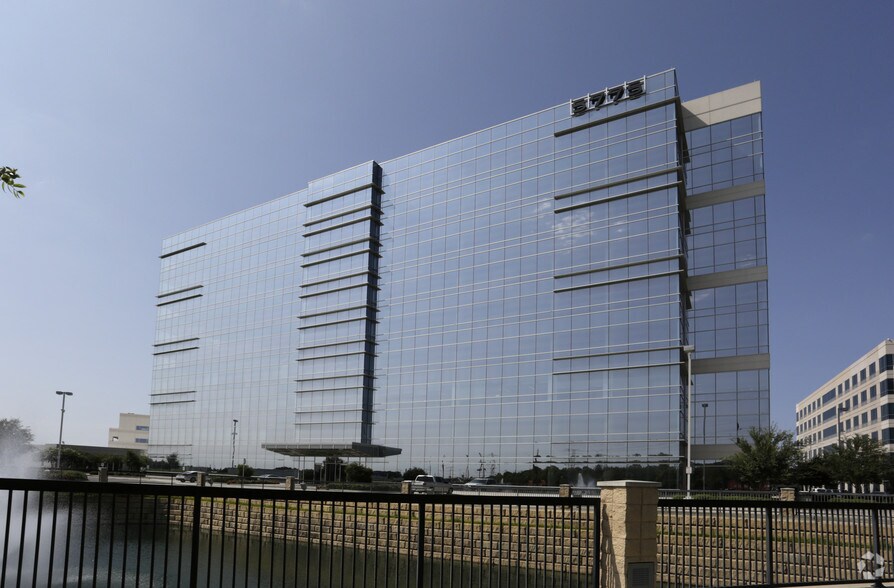 More Photos Of 5775 N Sam Houston Pky W, Houston Office For Lease