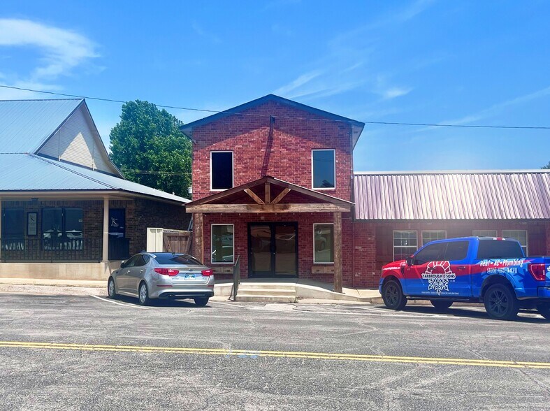 More Photos Of 118 S Main Ave, Blanchard Storefront Retail Office For Lease