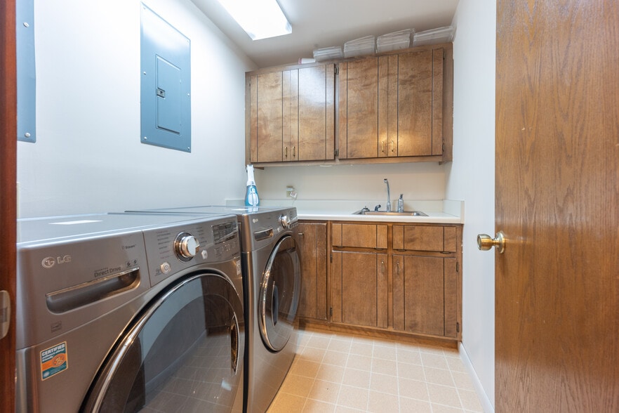 More Photos Of 1606 3rd Ave SE, Steinhatchee Lodge Meeting Hall For Sale