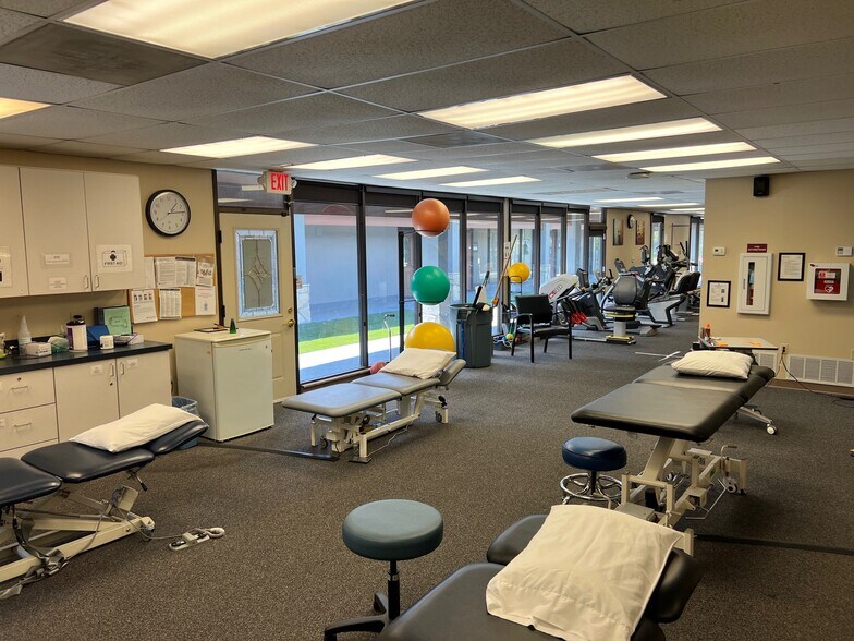 More Photos Of 333 N Shiloh Rd, Garland Medical For Lease