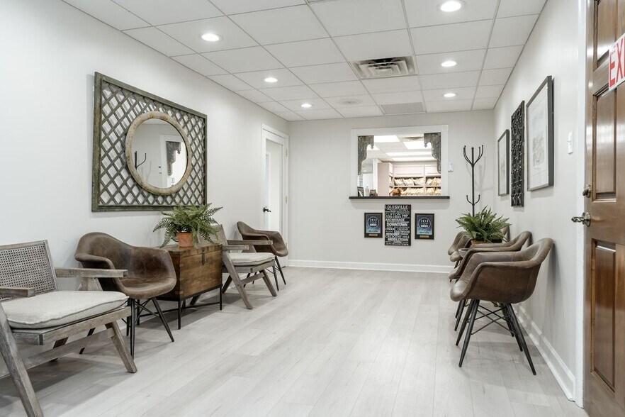 More Photos Of 4122 Shelbyville Rd, Louisville Medical For Sale