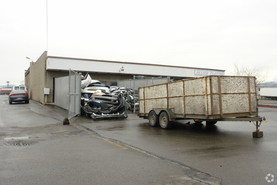 More Photos Of 908 N Lake Rd, Spokane Flex For Sale