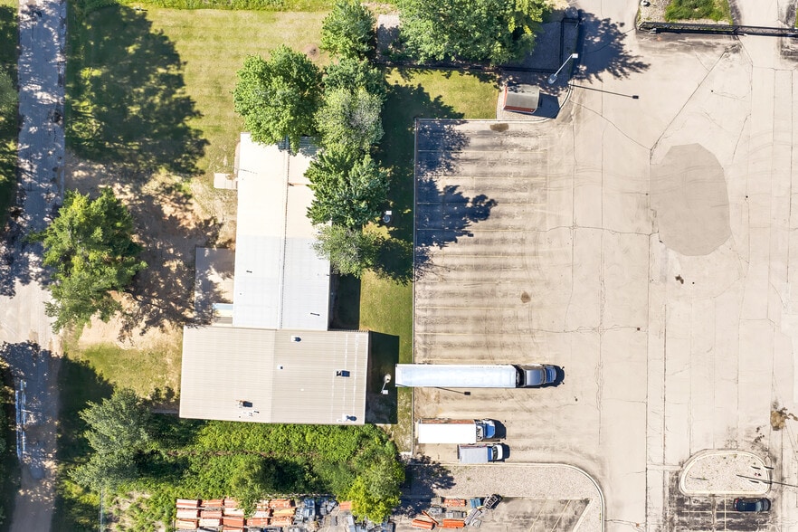 More Photos Of 2705 E Richmond St, Shawano Manufacturing For Sale