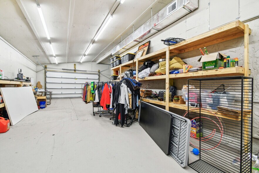 More Photos Of 14915 N Nebraska Ave, Tampa Showroom For Sale