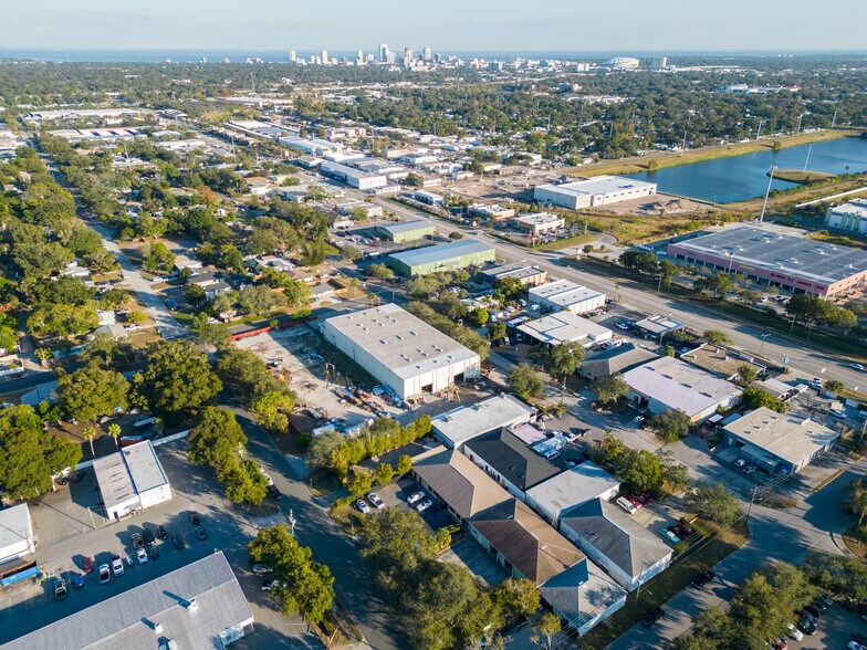 More Photos Of 3158 24th Ave N, Saint Petersburg Showroom For Sale