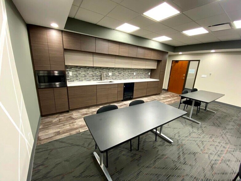 More Photos Of 1702 N Collins Blvd, Richardson Office For Lease