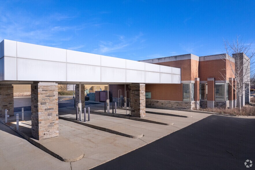 More Photos Of 930 Milwaukee Ave, Lincolnshire Unknown For Lease