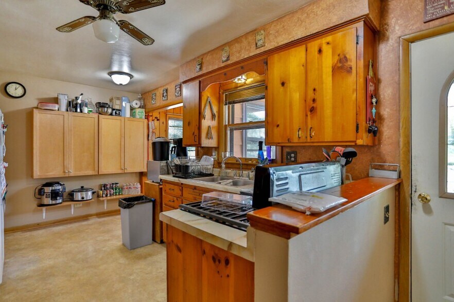 More Photos Of 3914 Weston Ave, Weston Office For Sale