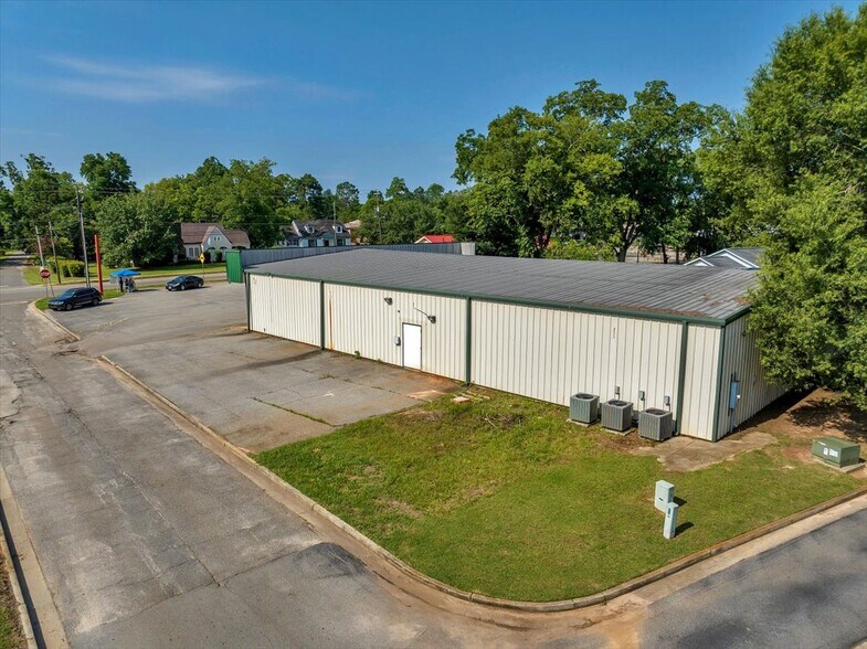 More Photos Of 19276 Hartford St, Edison Freestanding For Sale