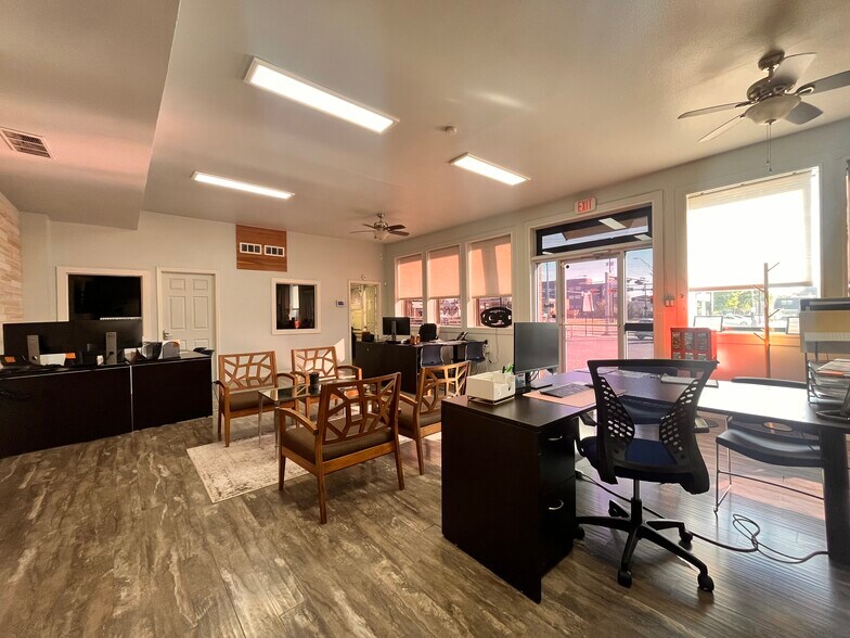 More Photos Of 4921 Ross Ave, Dallas Auto Dealership For Lease