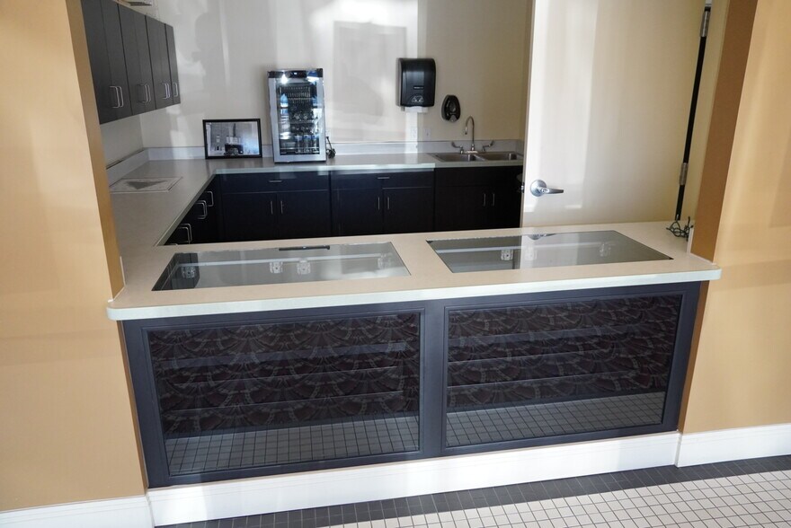 More Photos Of 1028 Main St, Evanston Theater Concert Hall For Sale