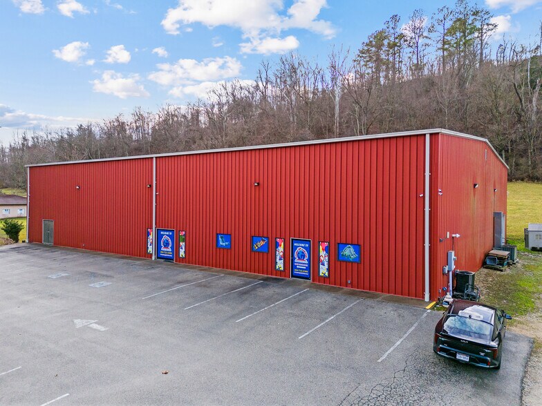 Primary Photo Of 591 Merritts Creek Rd, Huntington Sports And Entertainment For Sale