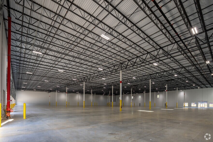 More Photos Of 4326 Avery Dr, Flowery Branch Distribution For Lease