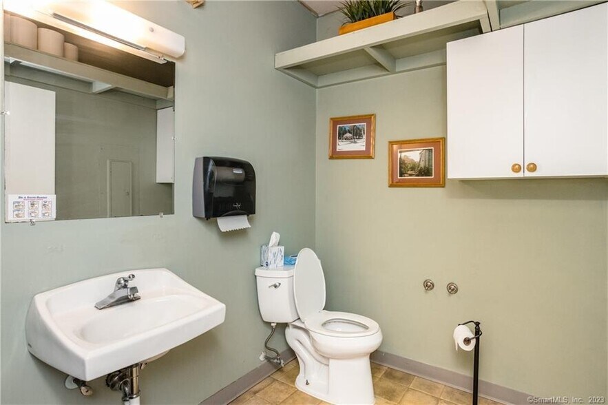More Photos Of 448 Spring St, Windsor Locks Freestanding For Lease
