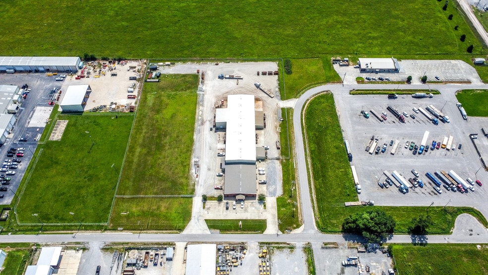 More Photos Of 1037 Freeman Rd, Broussard Warehouse For Lease