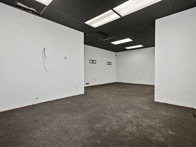 More Photos Of 23409 Dequindre Rd, Hazel Park Manufacturing For Lease