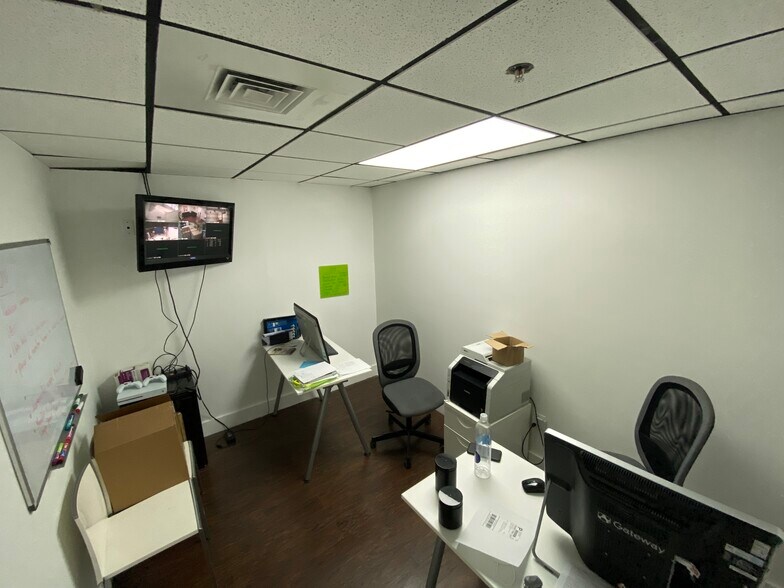 More Photos Of 2051 NW 112th Ave, Doral Showroom For Sale