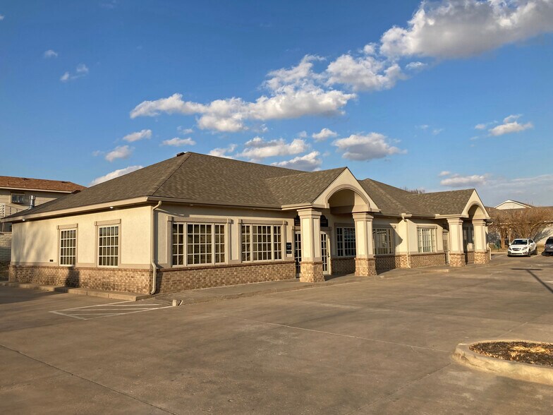 Primary Photo Of 612-624 N Mulberry Rd, Derby Office For Sale