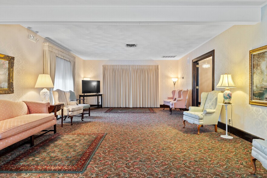 More Photos Of 150 Main St, Johnson City Medical For Sale