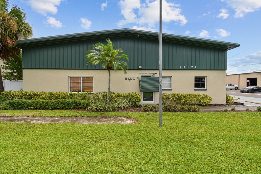 More Photos Of 13195 N 49th St N, Clearwater Warehouse For Lease