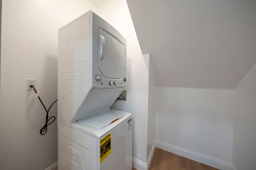 More Photos Of 1820 E 2nd St, Long Beach Apartments For Sale