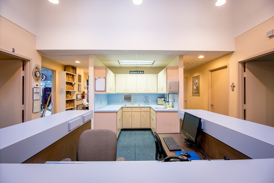 More Photos Of 1305 Milstead Ave NE, Conyers Medical For Sale