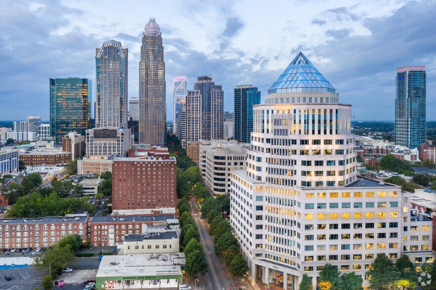 More Photos Of 525 N Tryon St, Charlotte Office For Lease