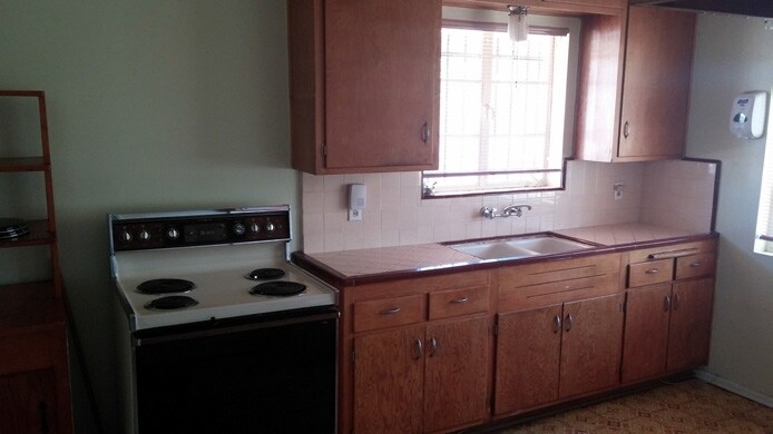 More Photos Of 6610 W Orangewood Ave, Glendale Warehouse For Sale