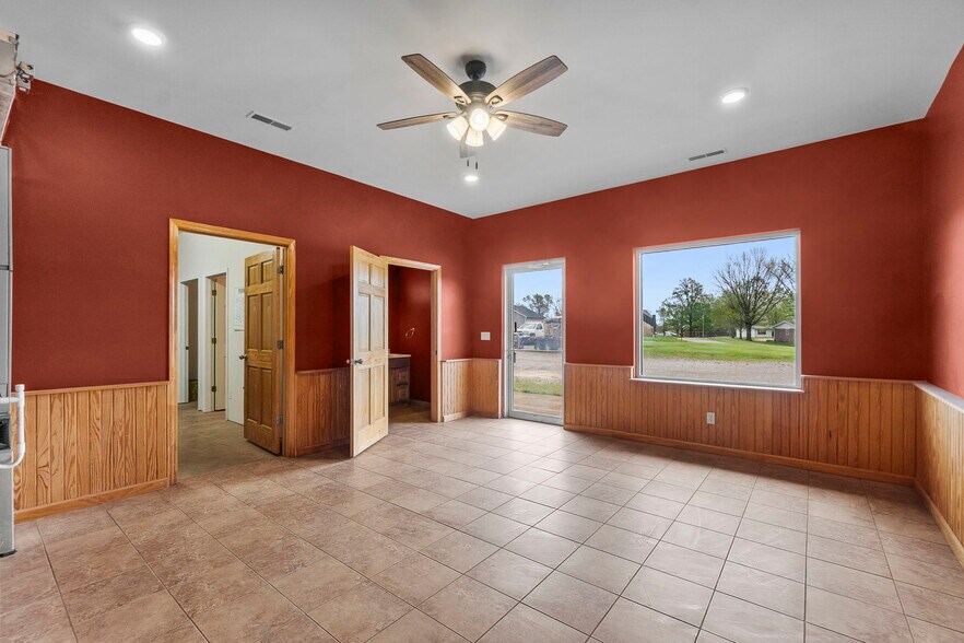 More Photos Of 250 West St, Frohna Office For Sale