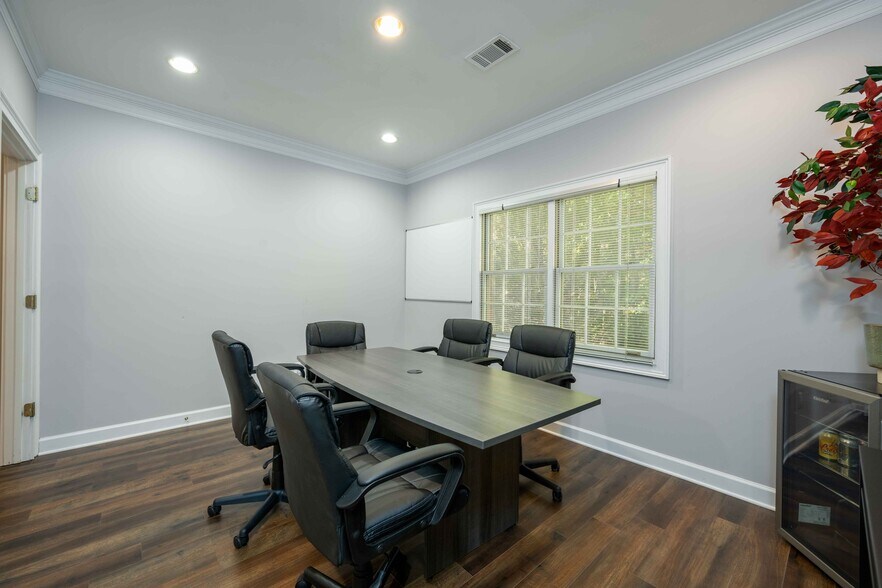 More Photos Of 500 Sun Valley Dr, Roswell Medical For Lease