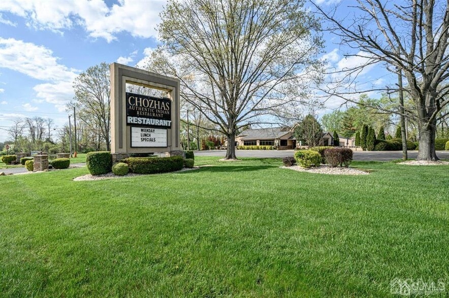 More Photos Of 522 Rt-33, Englishtown Restaurant For Lease