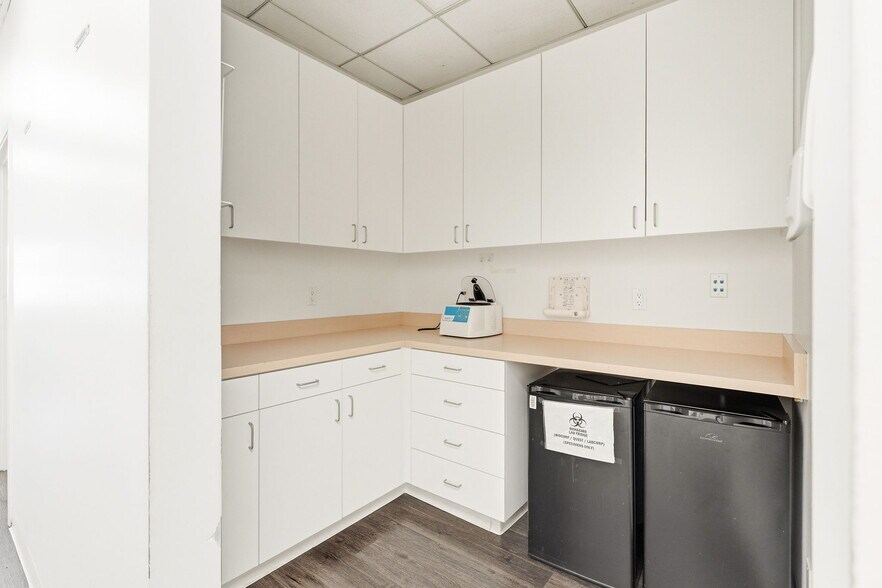 More Photos Of 739-741 N Fairfax Ave, Los Angeles Medical For Sale
