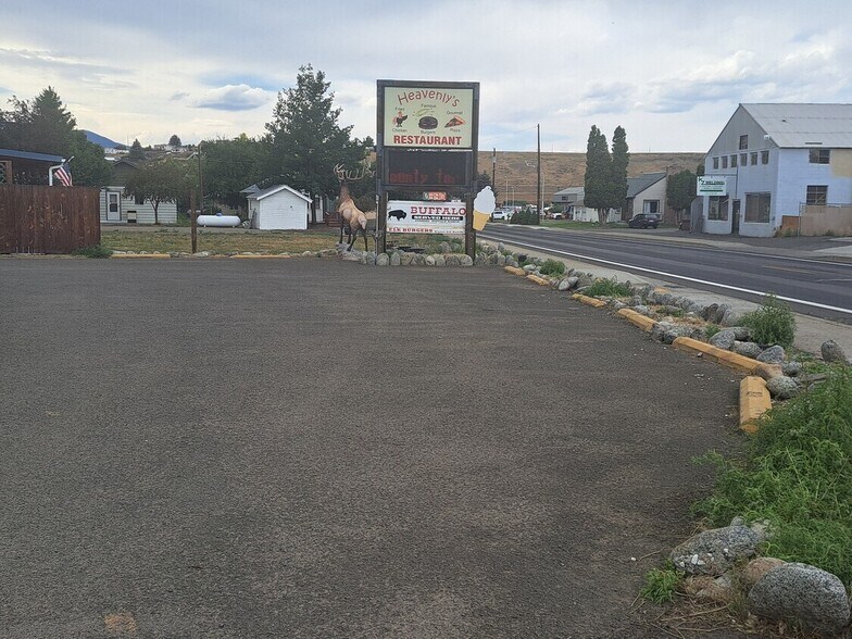 More Photos Of 500 W North St, Enterprise Restaurant For Sale