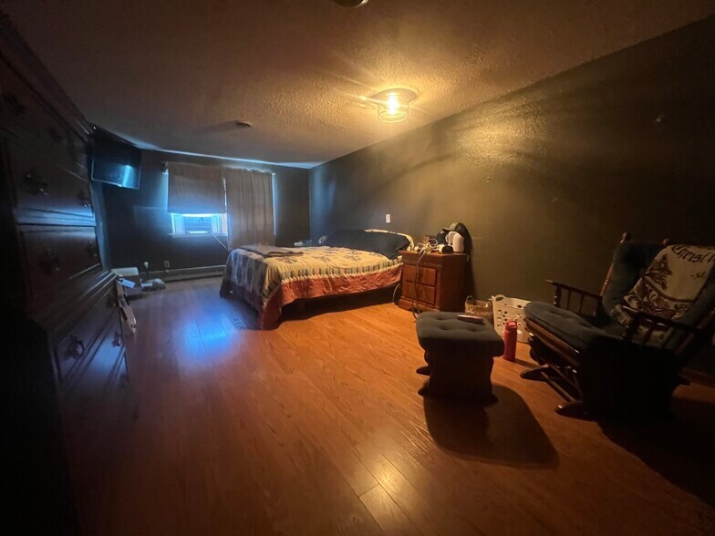 More Photos Of 2010 E Main St, Lamoni Hotel For Sale